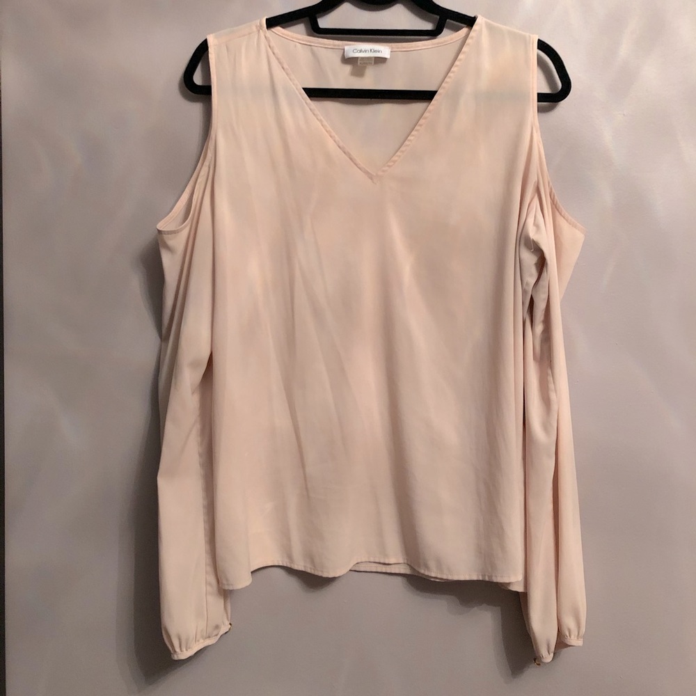 Cold shoulder top.